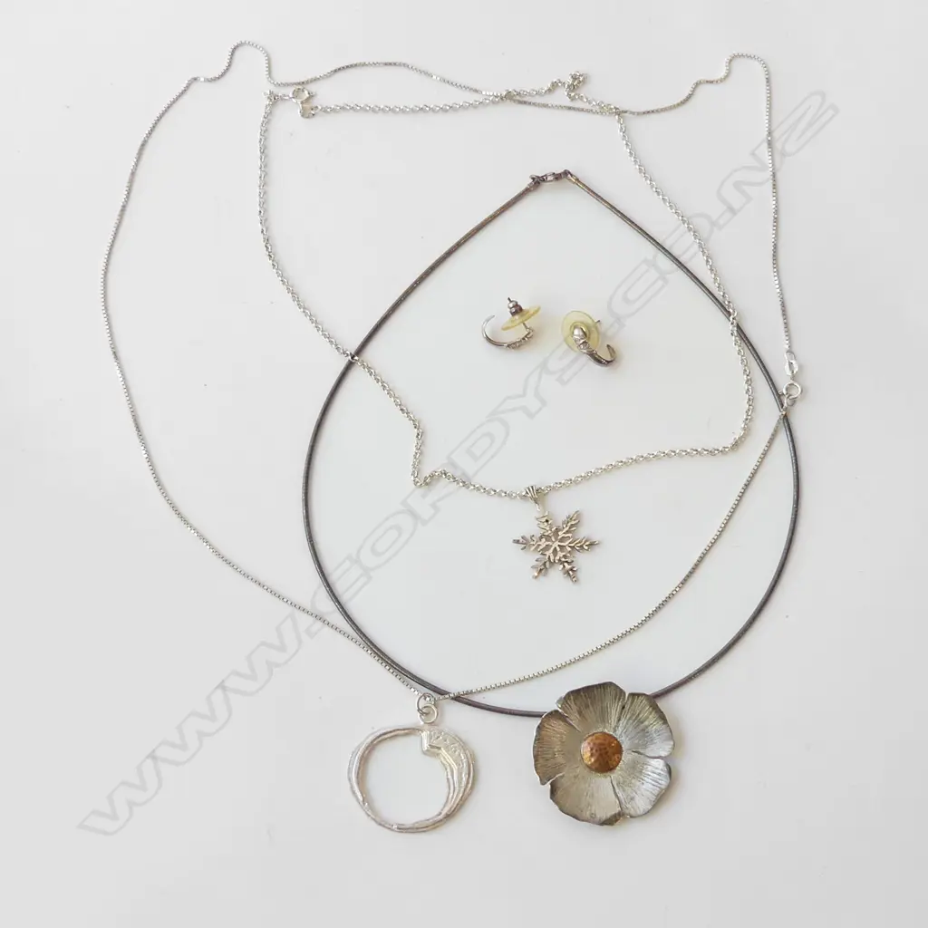 THREE 925 SILVER CHAINS & PENDANTS (FLOWER, SNOWFLAKE & 1 OTHER + PR HALF HOOP EARRINGS Image 1++