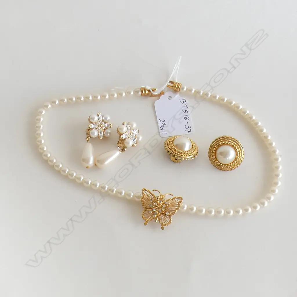 3 PC FAUX PEARL & DIAMANTE PENDANT NECKLACE & DROP EARRINGS + 1 OTHER PR EARRINGS Image 1++