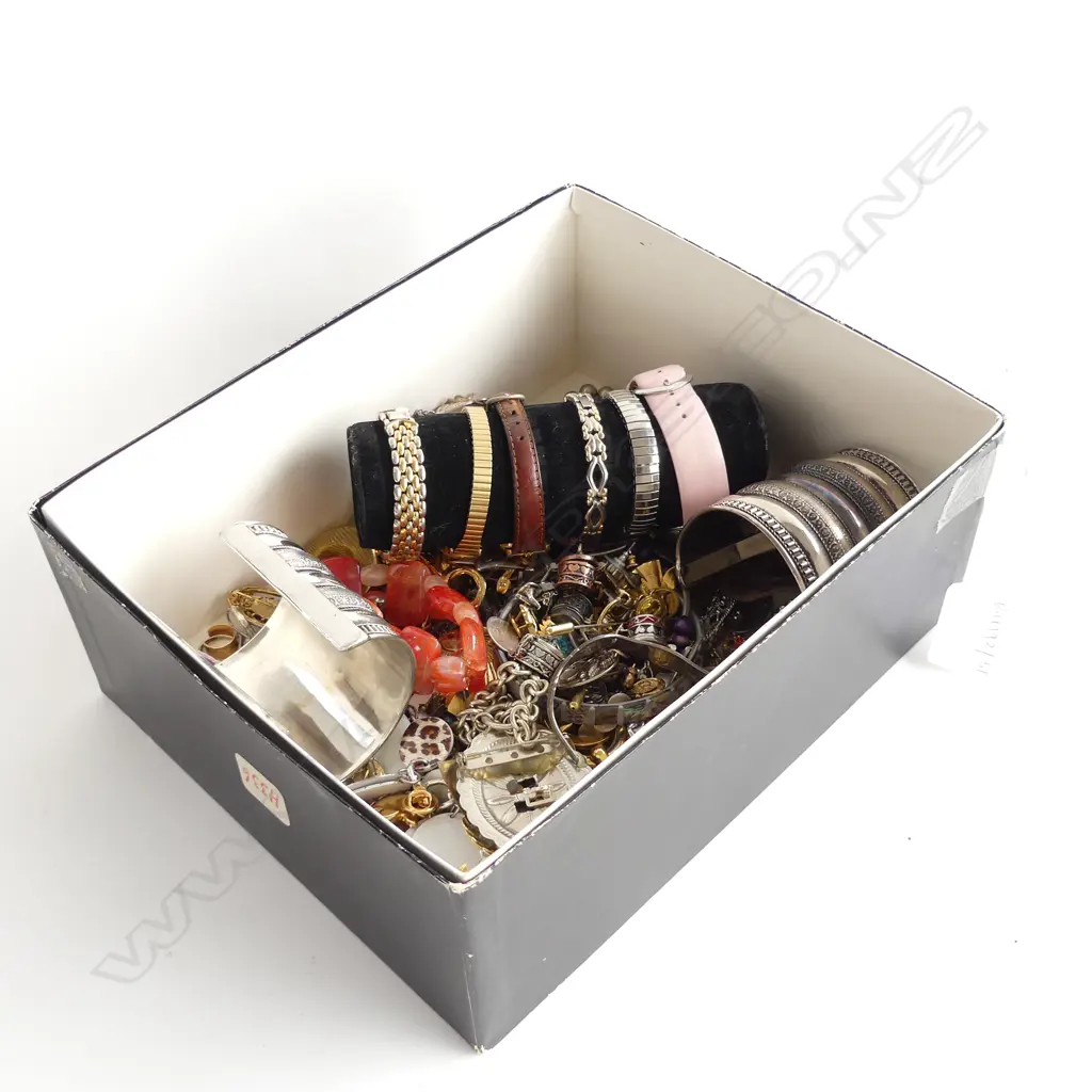 BOX OF ASST. COSTUME JEWELLERY; WATCHES, PINS, BANGLES ETC Image 1++
