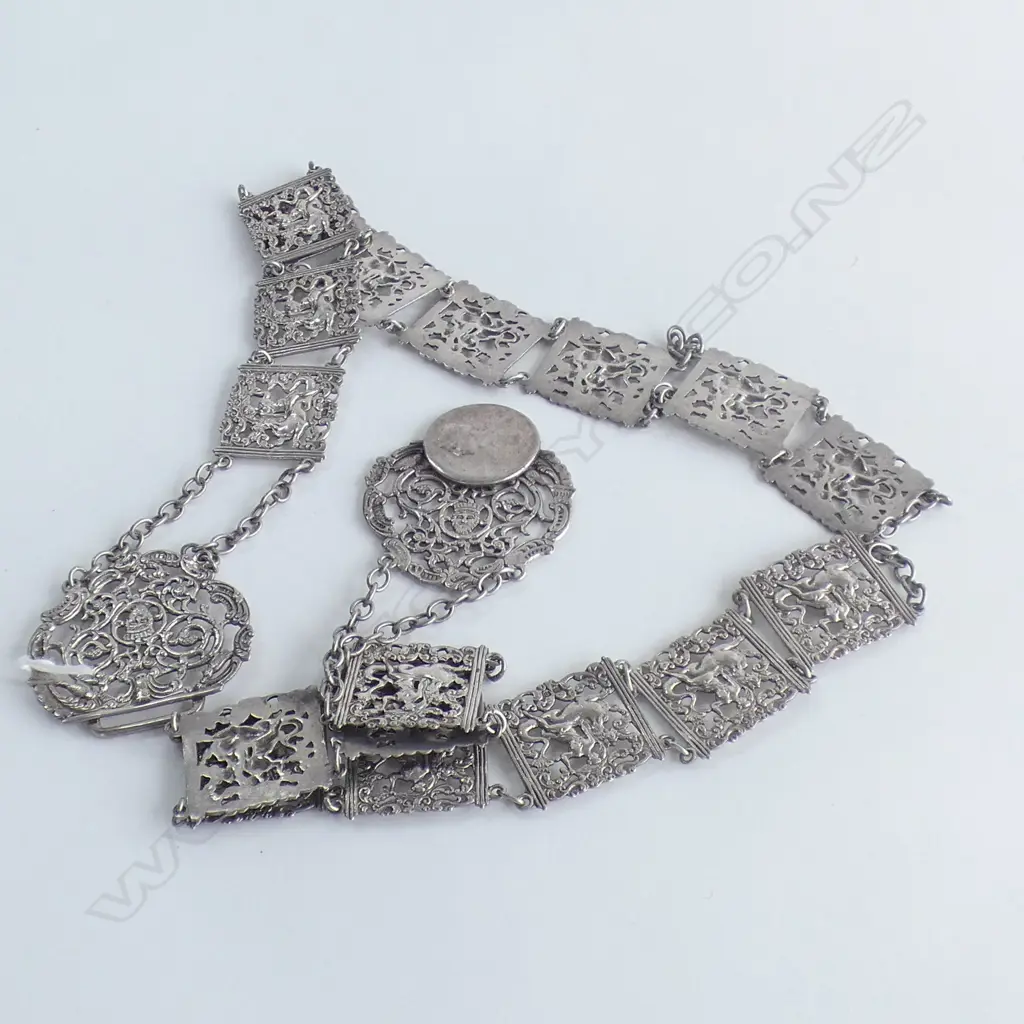 EDWARDIAN SILVER ORNATE CLASSICAL STYLE PANEL & CHAIN BELT Birmingham 1902 AF BROKEN LATCH Image 1++