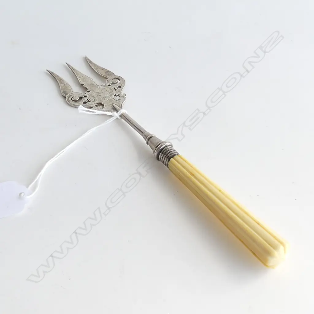 SILVER BREAD FORK HALLMARKED BIRMINGHAM 1897 Image 1++