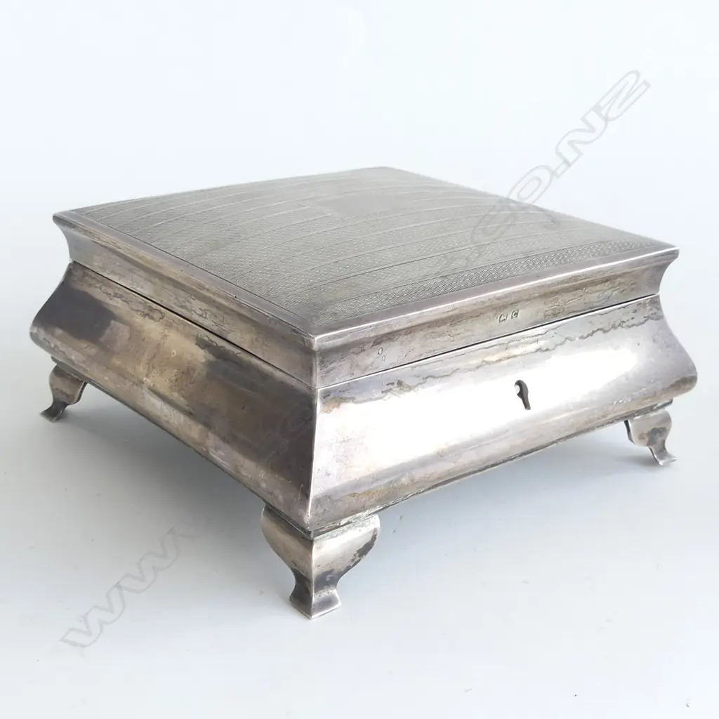 (20315) SILVER JEWELLERY BOX HALLMARKED BIRMINGHAM 1927. Image 1++