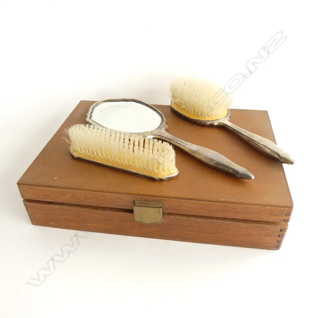 VINTAGE BOXED SILVER VANITY SET HALLMARKED BIRMINGHAM 1967 487g AF BROKEN COMB Image 1++