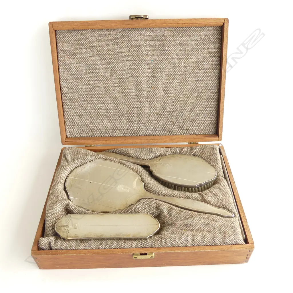 VINTAGE BOXED SILVER VANITY SET HALLMARKED BIRMINGHAM 1967 487g AF BROKEN COMB Image 1++
