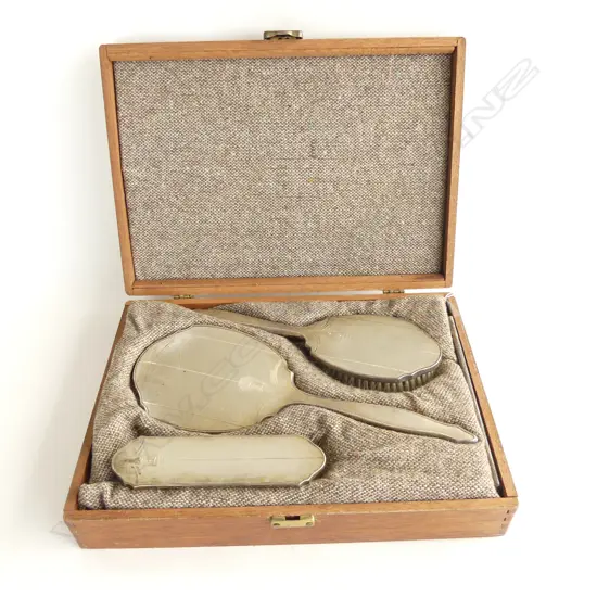 VINTAGE BOXED SILVER VANITY SET HALLMARKED BIRMINGHAM 1967 487g AF BROKEN COMB