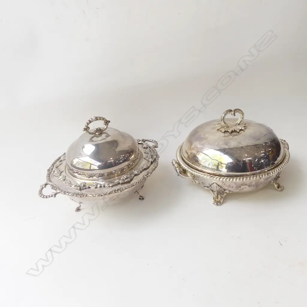 2 VINTAGE SILVER PLATE LIDDED SERVING DISHES (LARGEST DIA 250MM) Image 1++