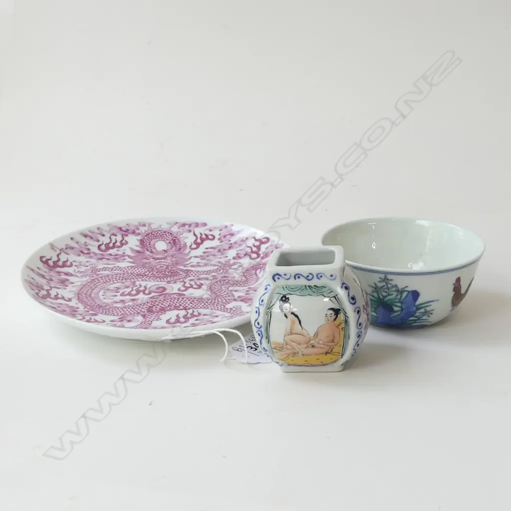3 CHINESE PCES; DRAGON PLATE 150mm dia, DUCAI BOWL & MINIATURE EROTIC VASE  Image 1++