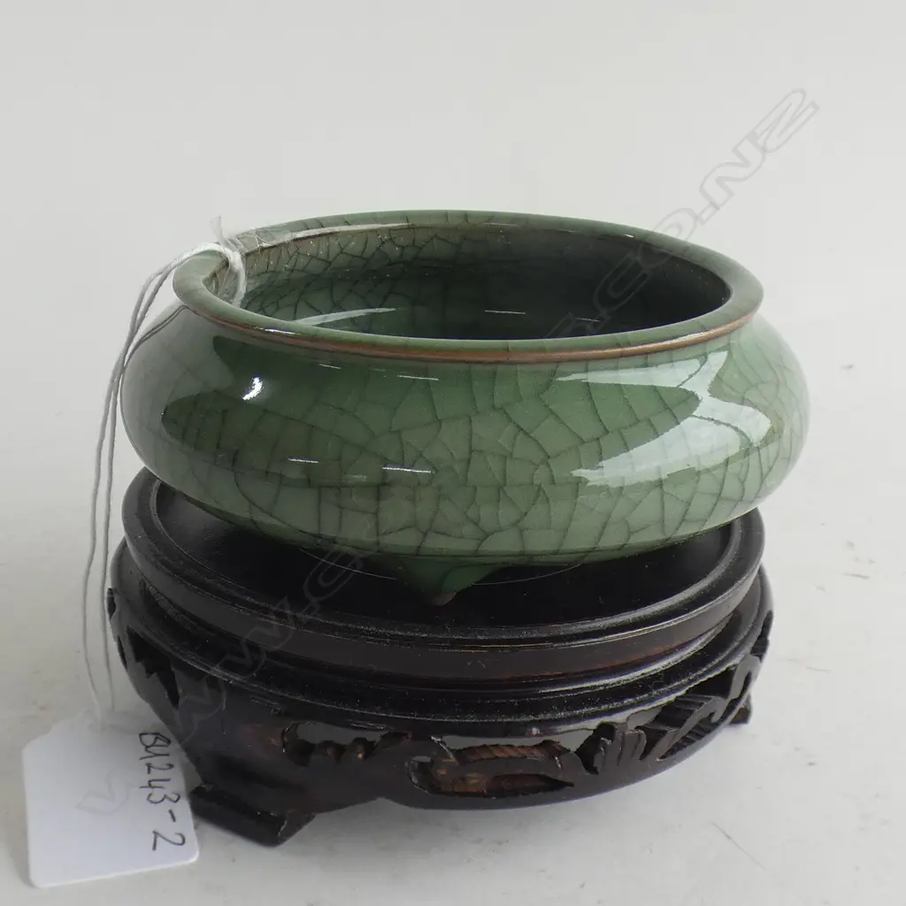 CHINESE CELADON INCENSE BURNER ON STAND DIA 110MM Image 1++