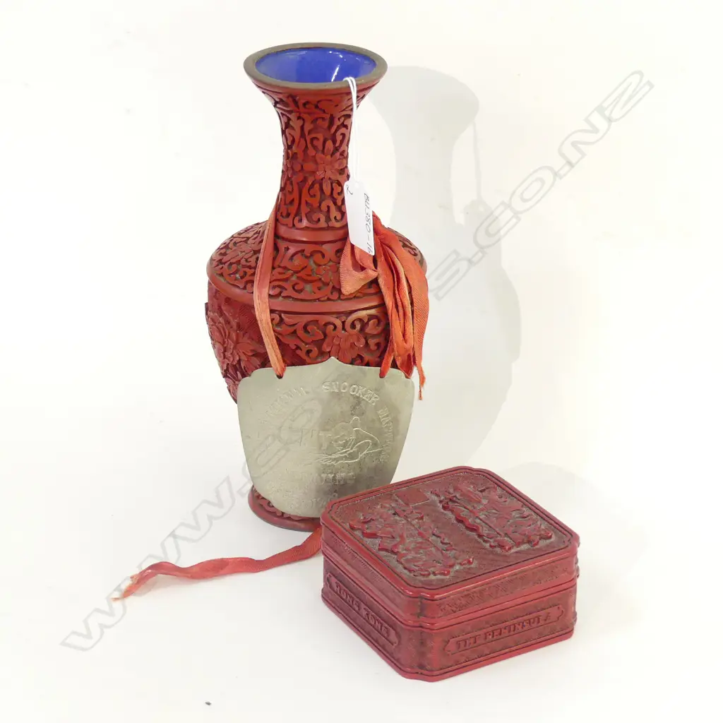 ORIENTAL CINNABAR VASE (H 235MM) + LIDDED BOX (SQ 95MM) Image 1++