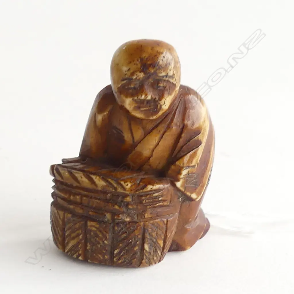OLD JAPANESE BONE NETSUKE Image 1++