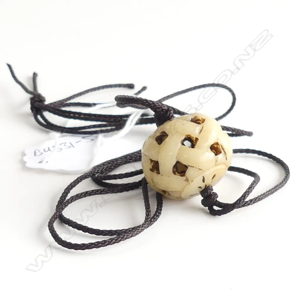 OLD JAPANESE MARINE IVORY (SPERM WHALE TOOTH) LATTICE TOGGLE Image 1++