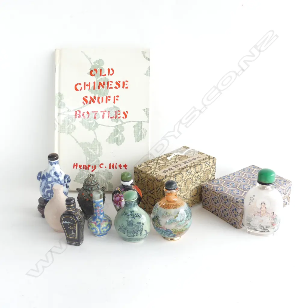 8 ASST. ORIENTAL SNUFFS + BOOK 'OLD CHINESE SNUFF BOTTLES' BY HENRY C. HITT Image 1++