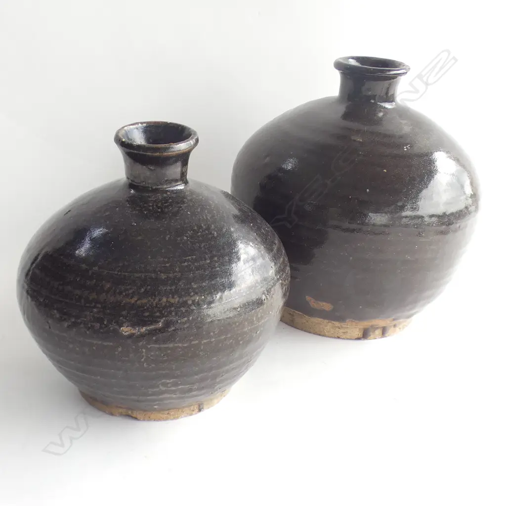 2 STUDIO POTTERY BLACK VASES H.230mm Image 1++