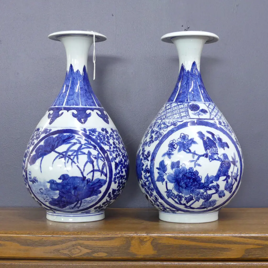PR BLUE AND WHITE CHINESE PORCELAIN VASES. H.375mm Image 1++