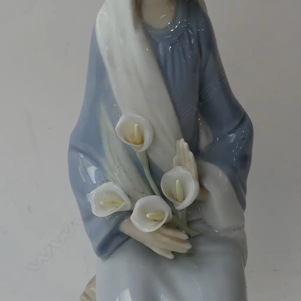 LLADRO LADY FIGURINE WITH FLOWERS H 240MM  WITH ORIGINAL BOX Image 1++