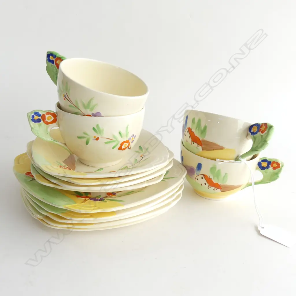 4 VINTAGE HAND PAINTED GRINDLEY TRIOS WITH COUNTRY COTTAGE SCENES & FLORAL HANDLES + 1 SPARE PLATE Image 1++