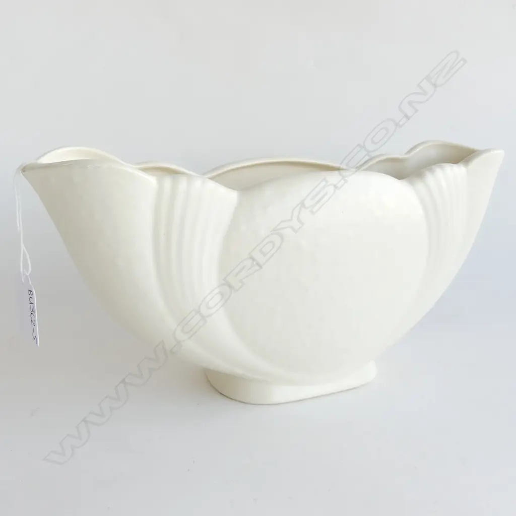 (SCP 13/10) CROWN LYNN FAN VASE W. 315mm H. 135mm Image 1++