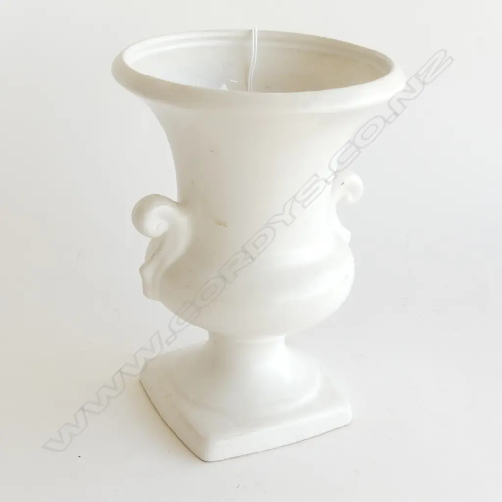 (20616) CROWN LYNN PEDASTAL URN VASE H. 175mm Image 1++
