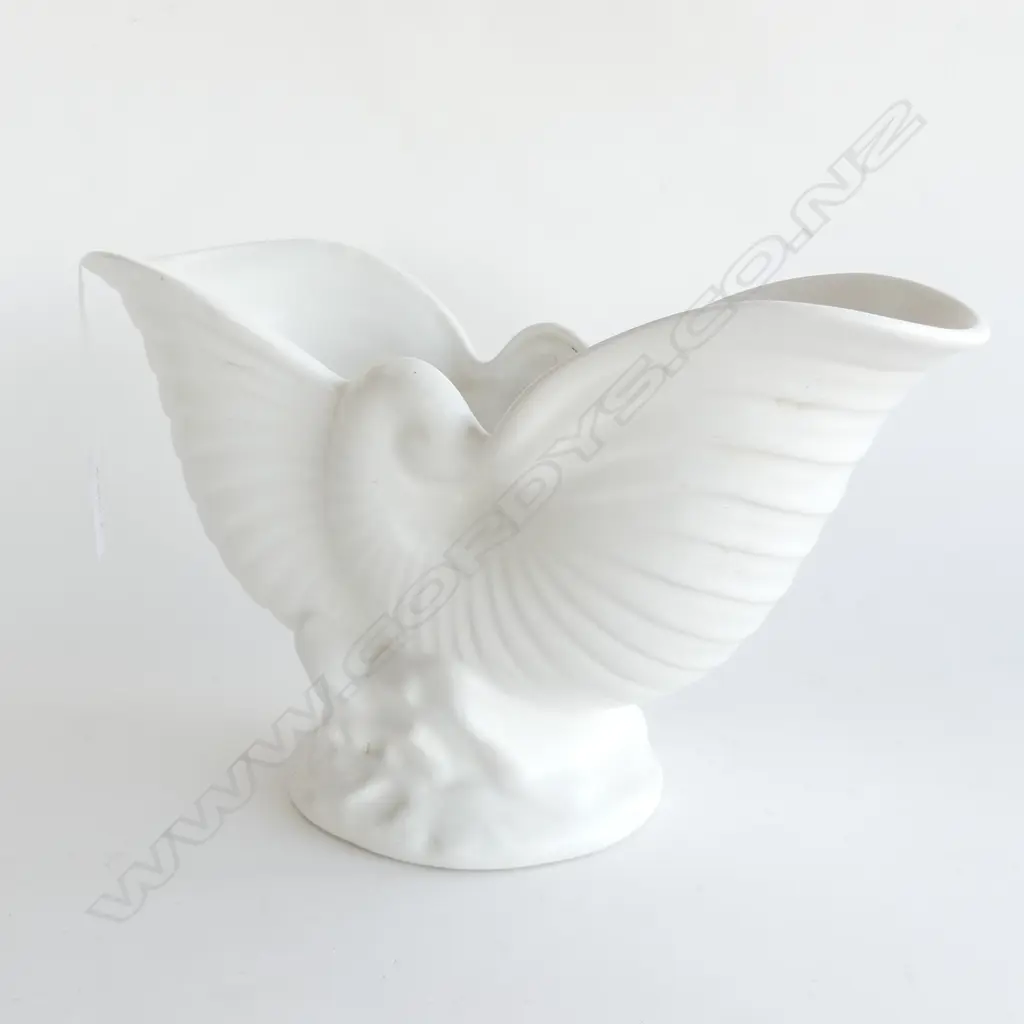 (20616) CROWN LYNN NAUTILUS SHAPED VASE W. 300mm H. 165mm Image 1++