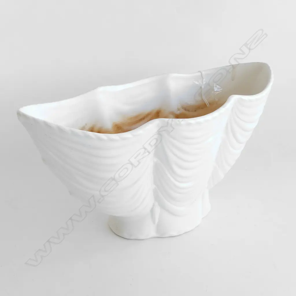 (20315) CROWN LYNN VASE 'KELSTON POTTERIES' #.600. Image 1++