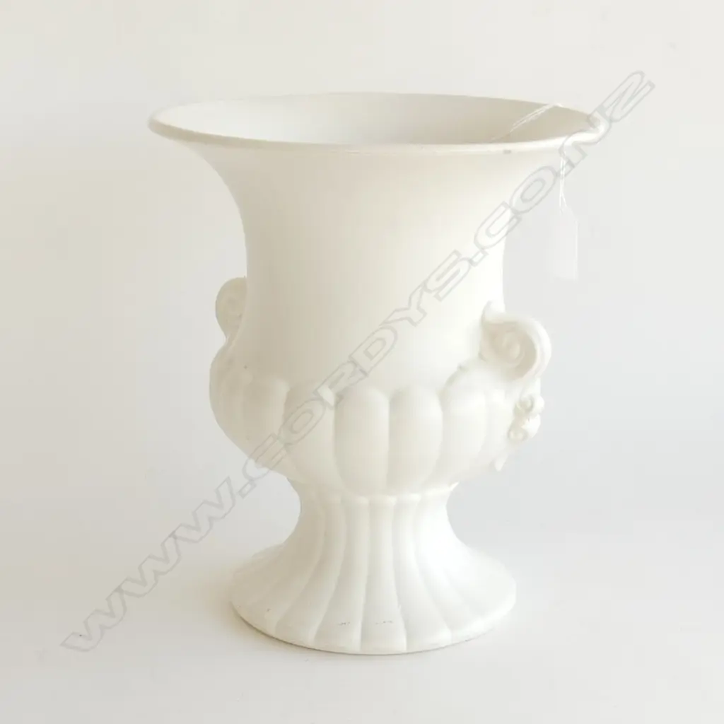 (20635) CROWN LYNN PEDASTAL URN VASE H. 230mm Image 1++