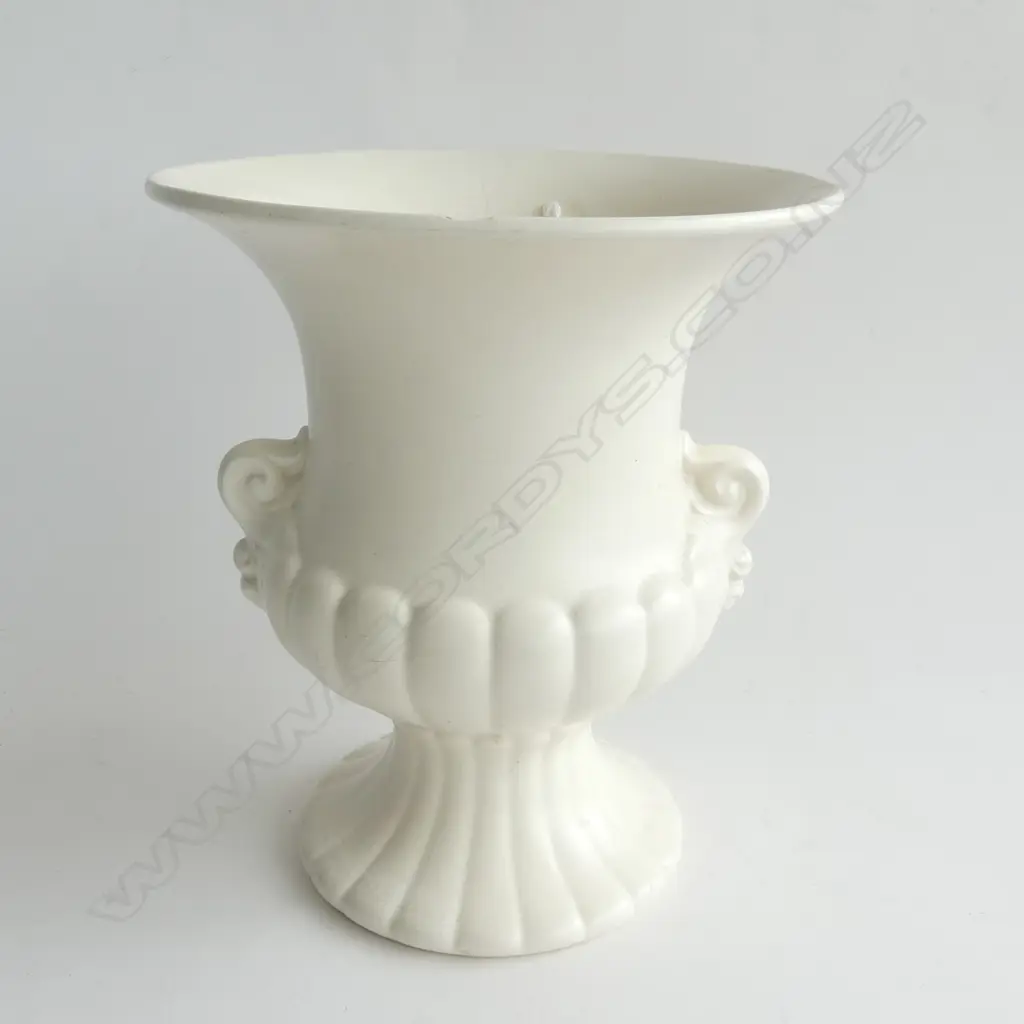 (20635) CROWN LYNN PEDASTAL URN VASE H. 230mm Image 1++