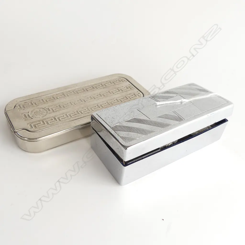 2 VINTAGE SHAVING KITS Image 1++