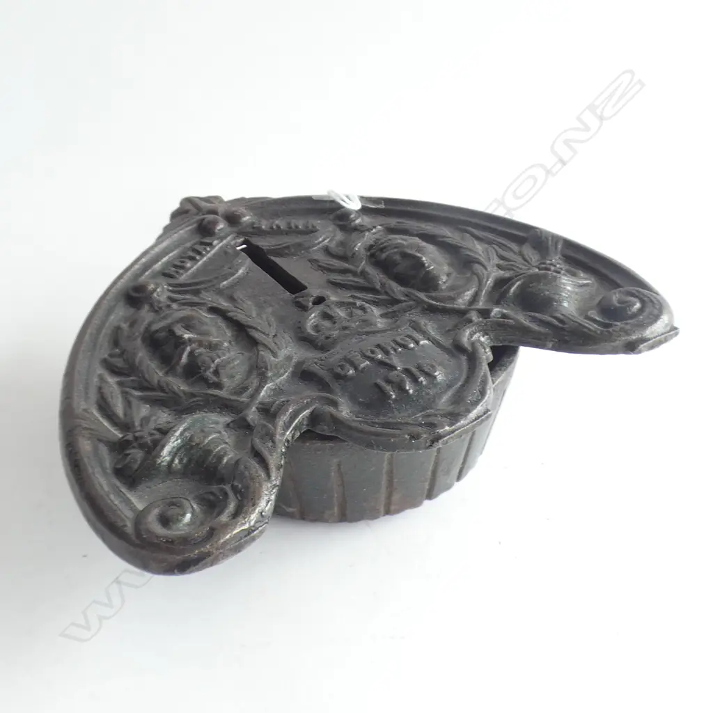 'ROYAL BANK GEORGE v 1910' CAST IRON MONEY BANK H.135mm  Image 1++