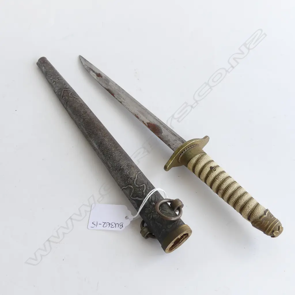 (20719) OLD JAPANESE SHORT SWORD  IN SCABBARD EMBOSSED WITH FLOWERS L. 420mm Image 1++