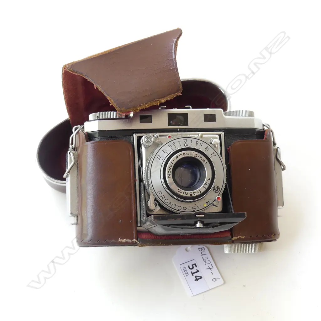 VINTAGE ZEISS IKON CONTINA CAMERA - WITH CASE  Image 1++