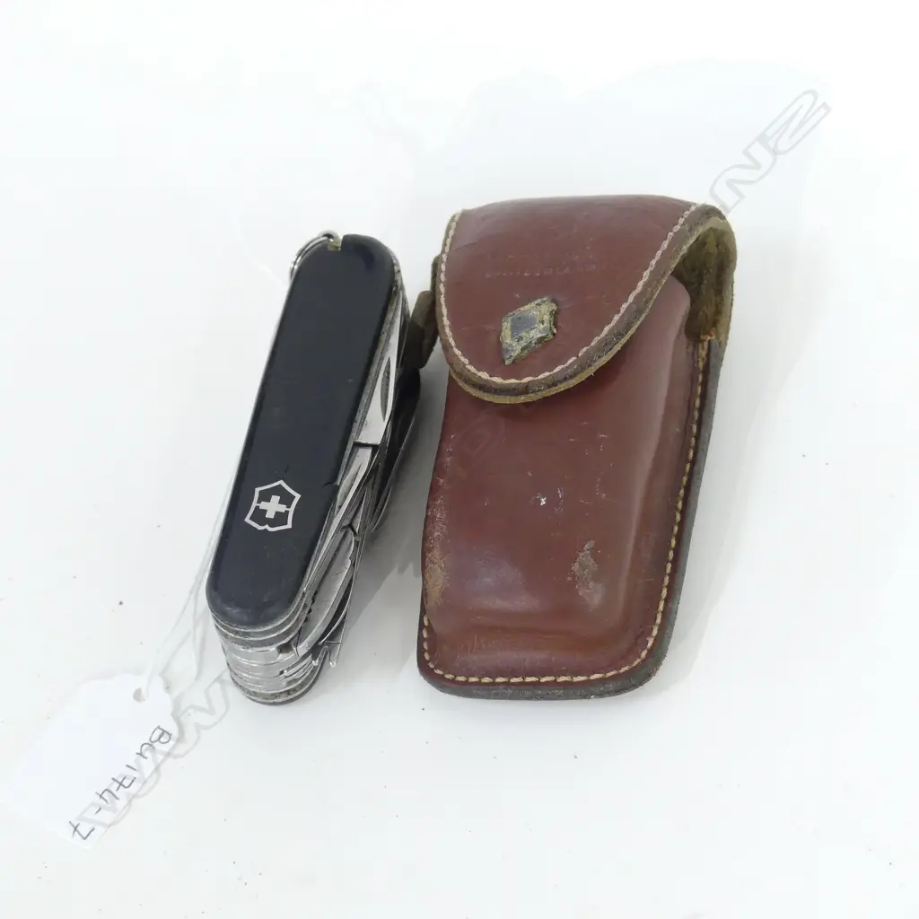 VINTAGE VICTORINOX SWISS ARMY KNIFE WITH POUCH Image 1++