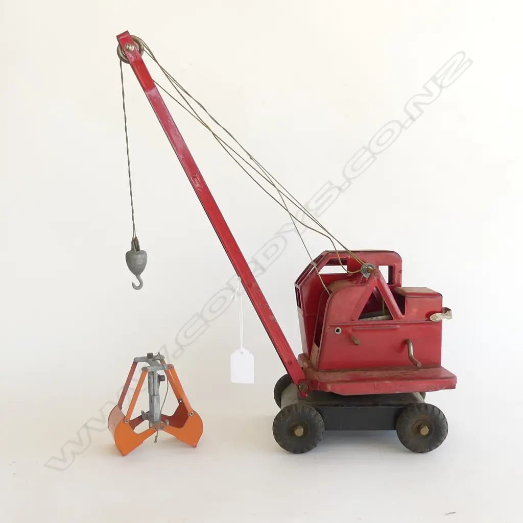 TRIANG RED CRANE WITH BUCKET IN PLAY WORN CONDITION Image 1++