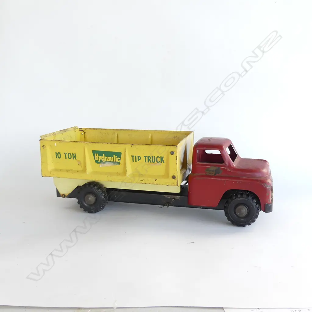 (20613) LINCOLN TOYS RED 10 TON TIP TRUCK IN PLAY WORN CONDITION Image 1++