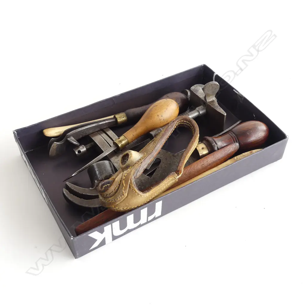 ASST. VINTAGE LEATHER WORKING TOOLS ETC Image 1++