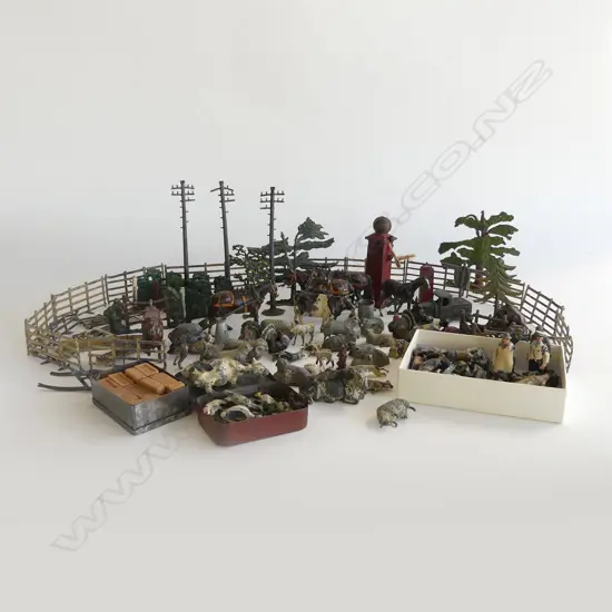 GOOD VINTAGE LEAD FARMSET IN PLAY WORN CONDITION. Gas pump + power lines + fences