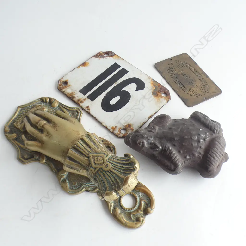VICTORIAN STYLE BRASS 'HAND' CLIP L. 185mm + ENAMEL '116' + CERAMIC FROG & METAL PLAQUE 'HUMAN BODY'  Image 1++