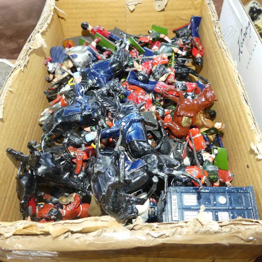BOX LOT VINTAGE TIN TOY SOLDIERS  Image 1++