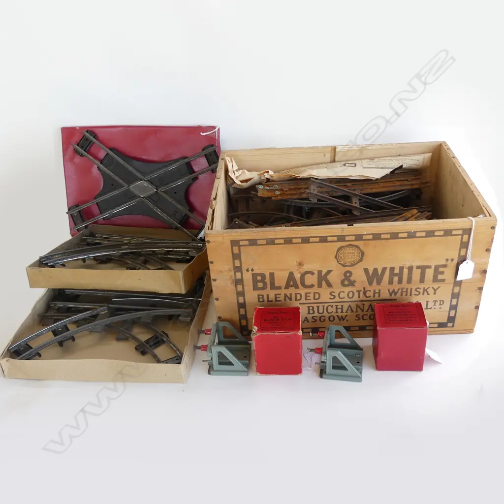 (20625) HORNBY TRAIN  ACCESORIES SEE DESCRIPTION + BOX OF HORNBY TRAIN TRACK Image 1++