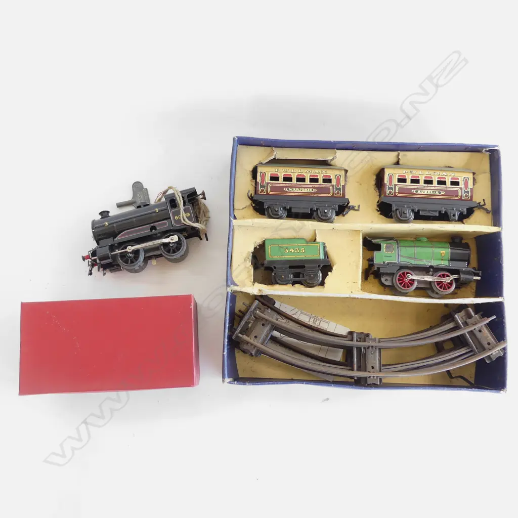(20625) HORNBY M1 PASSENGER SET (AF) + No. 50 LOCOMOTIVE Image 1++