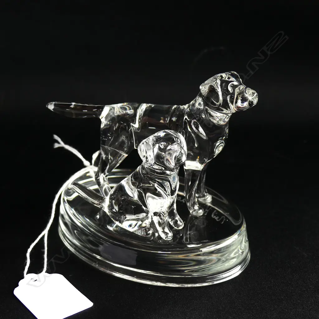 LABRADOR & PUP GLASS PAPERWEIGHT - SIGNED & DATED 'NEIL HARRIS 2016' Image 1++