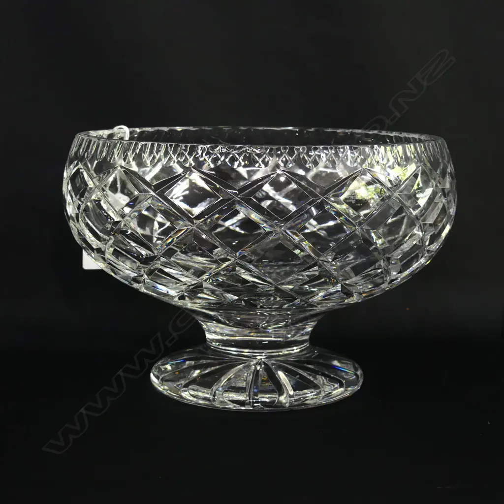 HEAVY CRYSTAL CUT FOOTED BOWL DIA 200MM Image 1++
