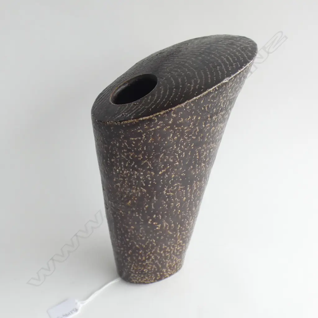 MODERN HEAVILY SALT GLAZED STUDIO POTTERY VASE IMPRESSED MARK TO BASE H. 280mm Image 1++