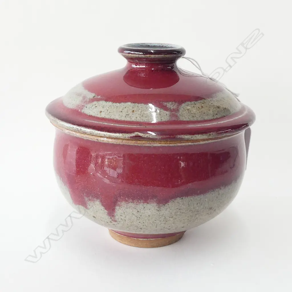 PETER STICHBURY RED GLAZED LIDDED POT H.120mm Image 1++