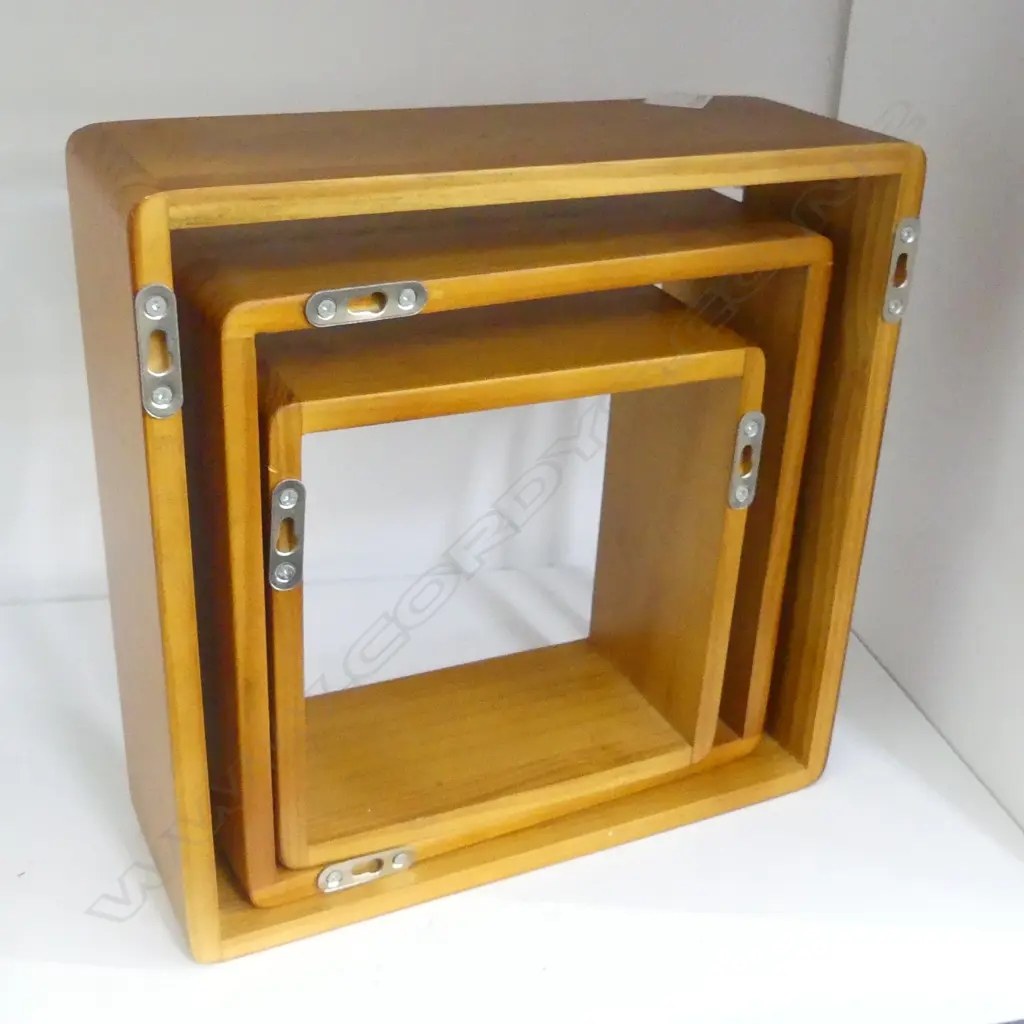 3 VINTAGE GRADUATED WOODEN WALL SHADOW BOXES LARGEST SQ 300MM Image 1++