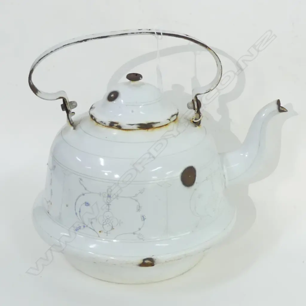 LG GERMAN WHITE ENAMEL KETTLE H 360MM Image 1++