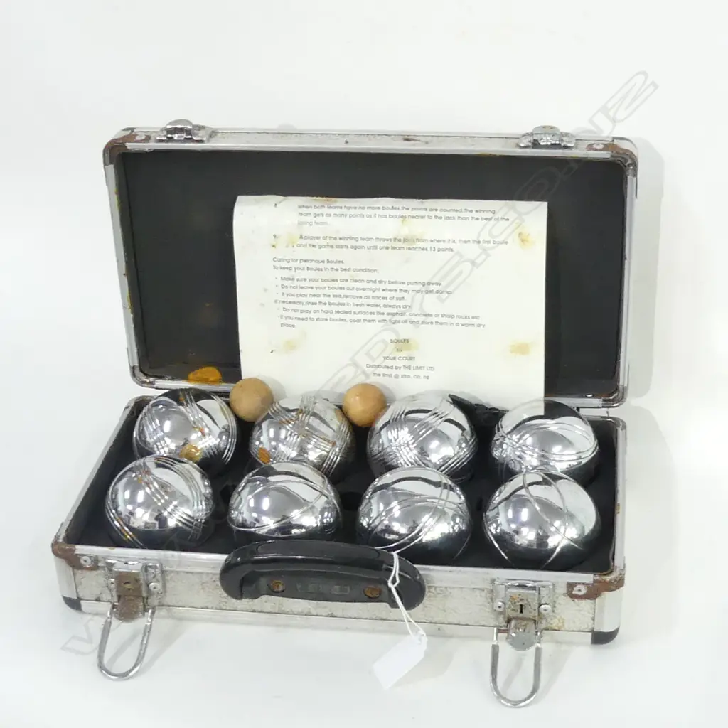 CASED BOULES SET Image 1++