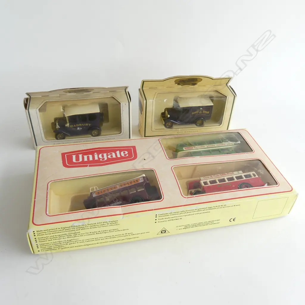 THREE BOXES OF MODEL CARS Image 1++