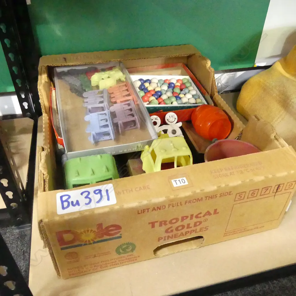 BOX LOT ASST. VINTAGE PLASTIC TOYS Image 1++