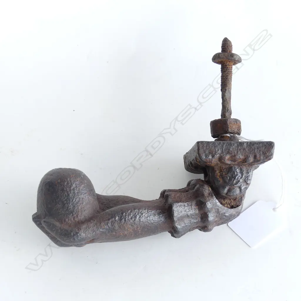 ANTIQUE CAST IRON 'HAND' DOOR KNOCKER H.150mm Image 1++