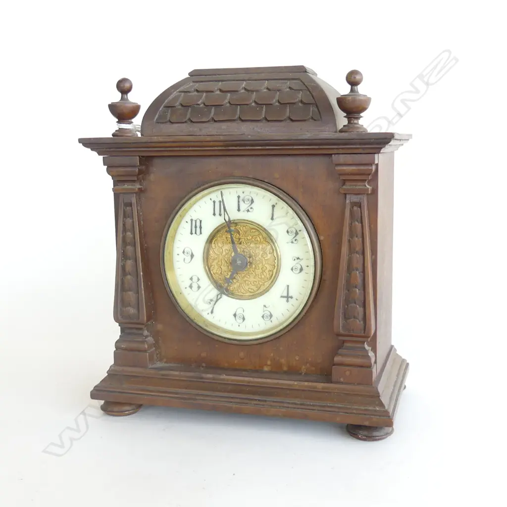 SMALL WOODEN MANTLE CLOCK H. 200mm W. 108mm AF Image 1++